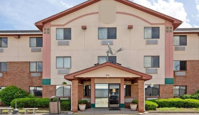 Convenient Stop Along I-94 Near Chicago, Indiana Dunes Trails & Dining Spot