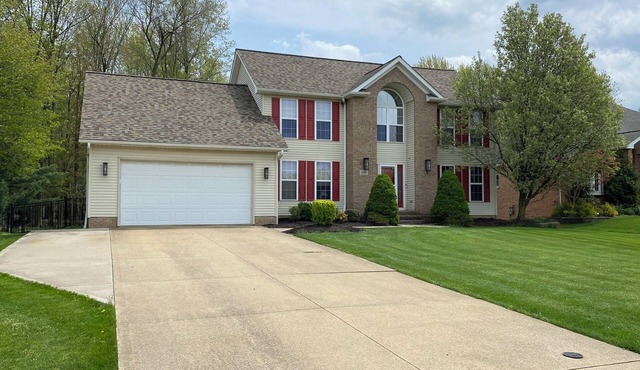 Convenient to airport, downtown, & parks.
