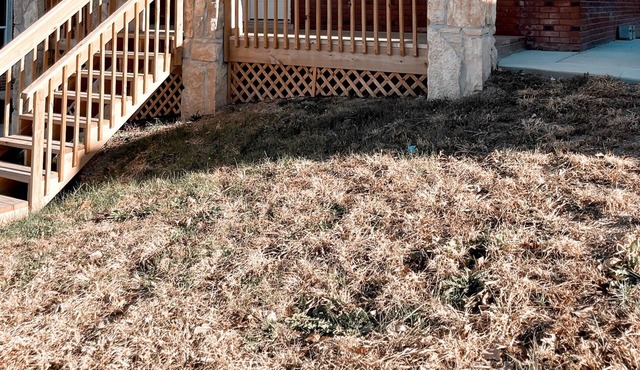 Convenient to downtown and highways in Jefferson City, spacious all to yourself