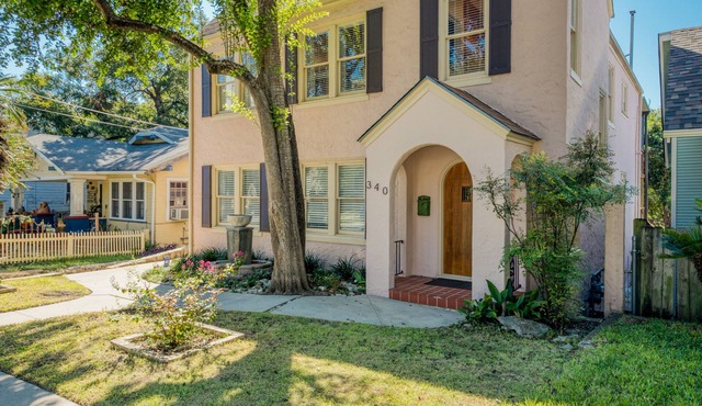 Convenient to Downtown, Riverwalk, Pearl, Zoo and Museums! New Hot Tub!