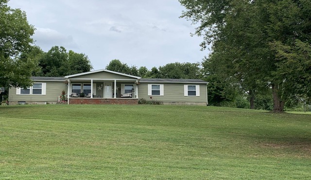 Convenient to OU, Hocking Hills and State Parks