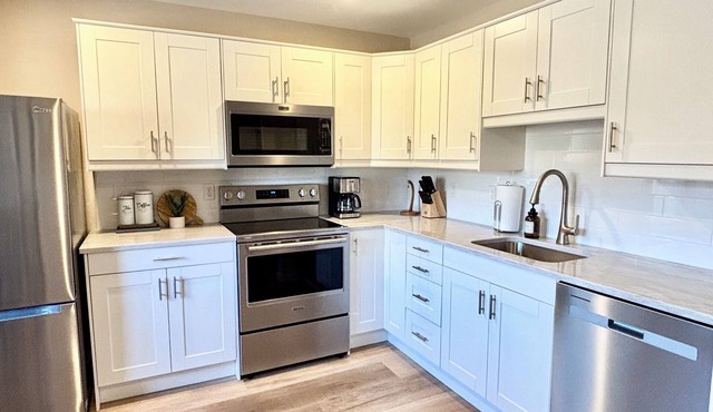 Convenient to the North Shore walk to Lake Superior, centrally located 2 bedroom