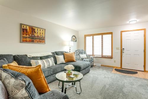 Convenient Townhome 1 Mi to Dtwn Clearfield