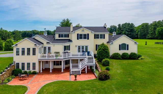 Convenient Upscale Apartment on Horse Farm! Minutes to everything!