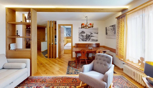 Conveniently located, charming flat in sunny Celerina.