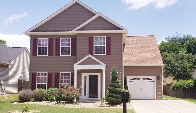 CONVENIENTLY EVERYTHING! Comfort Away from Home!