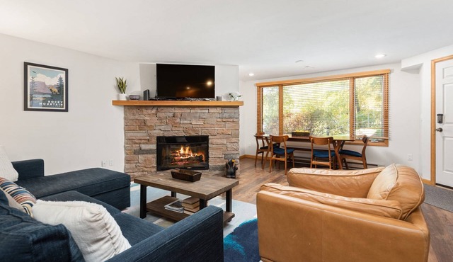 Conveniently Located in Snowmass! Pool, Hot tub, Fitness Room & Gas FP