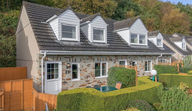 Conveniently located to explore all that Cornwall and Devon have to offer