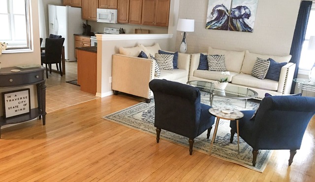 Conveniently Located Cape Cod in TC, Sleeps 6