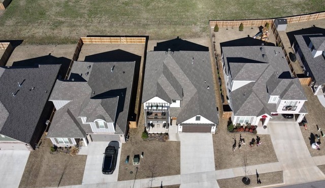 Conveniently Located close to University of Arkansas & Main Attractions