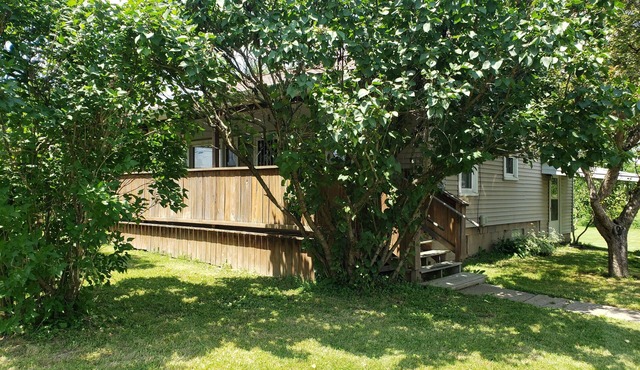 Conveniently located 2 bedroom home only minutes from hiking and state park fun!