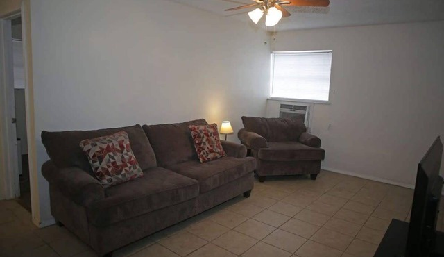 Conveniently Located Apartment Near the Fort Sill Entrance Gate!
