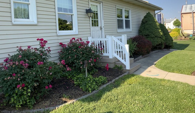 Conveniently located country in law suite.