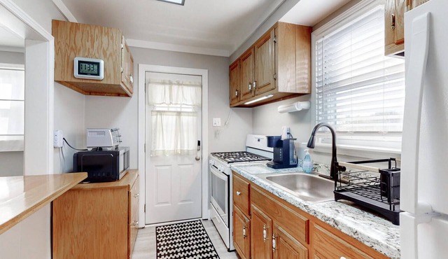 Conveniently Located House with Exclusive Parking, Minutes to Downtown Baltimore