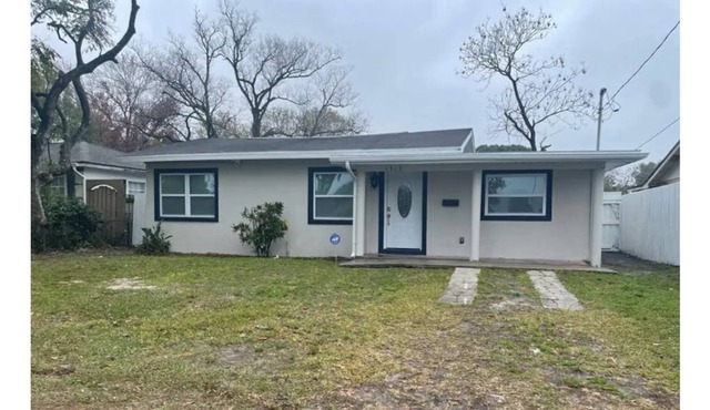 Conveniently located near downtown Orlando