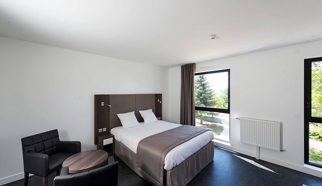 Conveniently Located Room for Comfortable University Stays