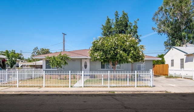 Conveniently located to Airport and Downtown
