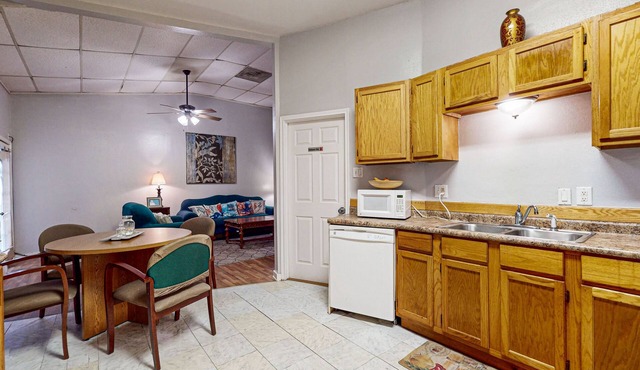 Conveniently located home with full kitchen - near the ocean