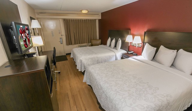 Conveniently To Excellent Transportation! Free Parking, Pet-friendly Property!