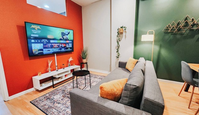 Convention/3 King Beds/Jet Shower/65" TV