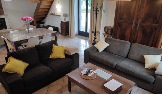 Converted farmhouse 15 minutes from Mâcon and 10 minutes from Vonnas