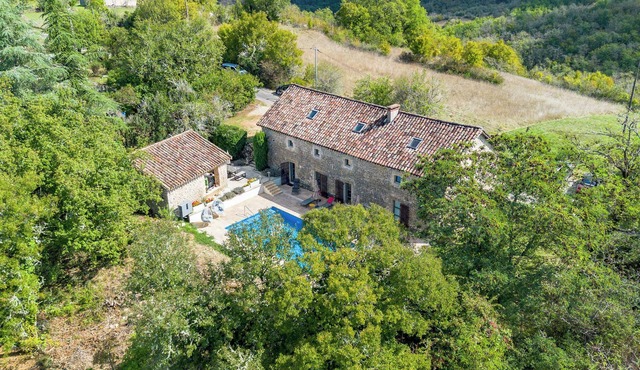 Converted Barn With Private Pool
