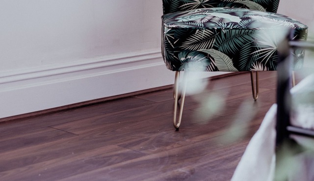 Converted bank: centre of Town (split apartment)