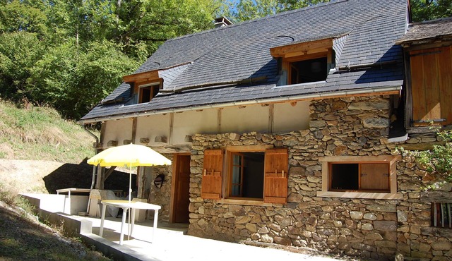 Converted barn overlooking the Ariège Pyrenees