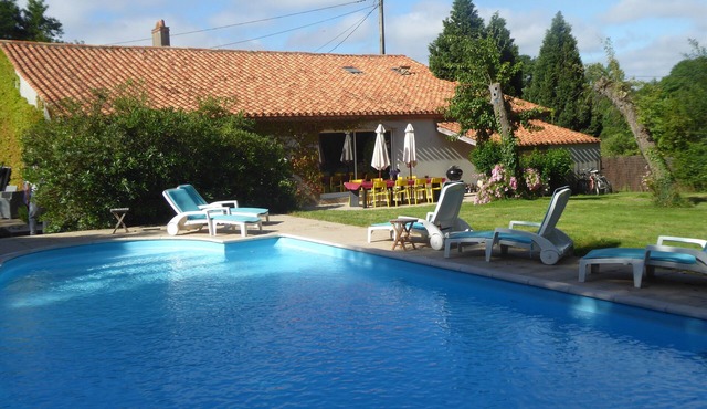 Converted Farmhouse With Private Pool And Tennis Court