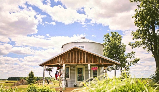 Converted Grain Silo for Unique Glamping Accommodation in Alvin, Illinois