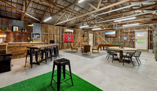 Converted MiniFarm North of Nashville 'The Hollow'