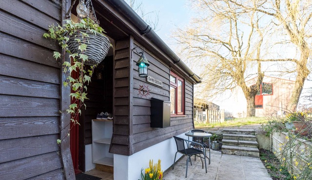 Converted Old Dairy in Horsham Countryside, Amazing Location