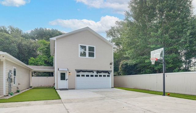 Converted Rec Room! Suburban Houston Carriage Home