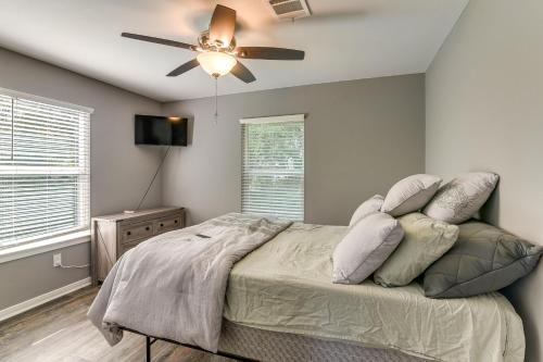 Converted Rec Room! Suburban Houston Carriage Home