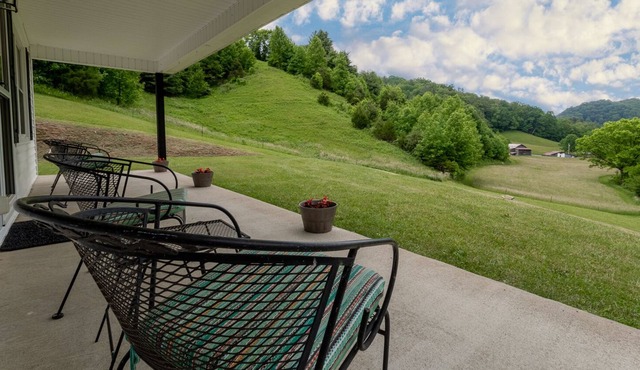 Conway Cottage: A peaceful countryside escape with a fire pit and Pet Friendly!