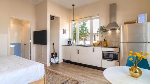 Conway Full B Buyout by AvantStay Sleeps 30