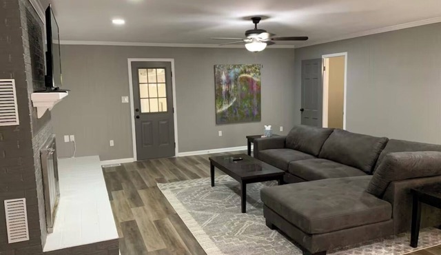 Conway White House: Sleeps 18, Game Room, Pool