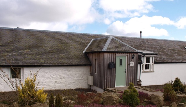 Coo Shed - a cottage that sleeps 4 guests in 2 bedrooms
