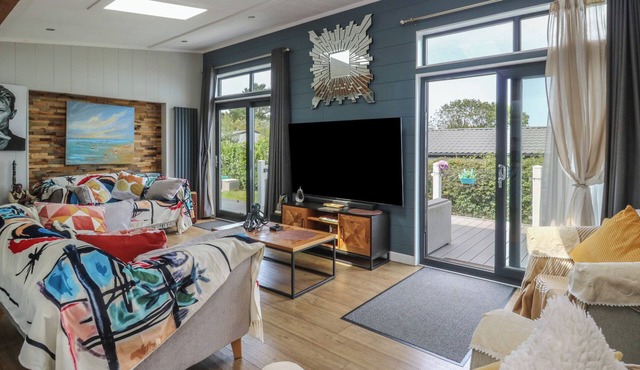 COOGEE VIEW, pet friendly, with pool in New Quay