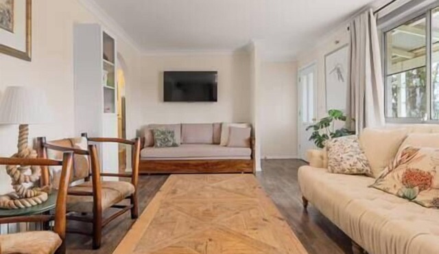 Cooinda, A 3 bedroom home near Mayfield Gardens