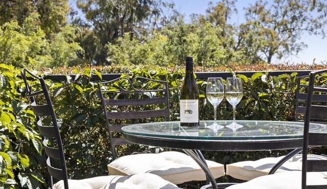 Cooinda, Red Hill South - Serene Red Hill South Retreat surrounded by gardens.