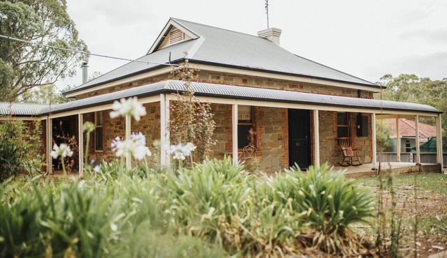 Cooke Cottage- Right on the Riesling Trail