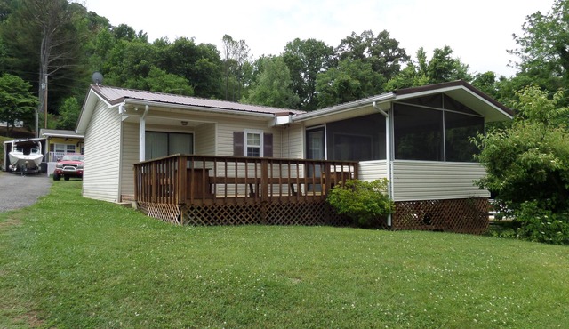 Cookeville-Center Hill-FAMILY or FISHING Vacation-SLEEPS 8-Lake Access-NICE