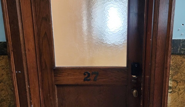 Cool 2-bedroom apartment with AC in Lorain