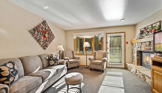 Cool 2-bedroom condo with walk-in shower in charming Fish Creek