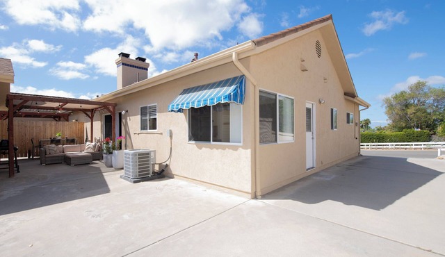 Cool 2-bedroom house with AC in Oceanside