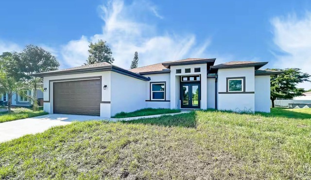 Cool 3-bedroom house with AC in the Sunshine State