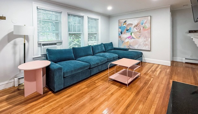 Cool 4BR Condo, Close 2 City, NEWLY RENOVATED