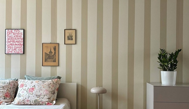 Cool and comfortable flat. Just steps from attractions, restaurants and more!