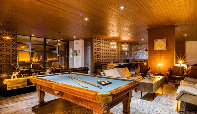 Cool Apt w/Balcony: Business Lounge+Gym+24-7/ SEC